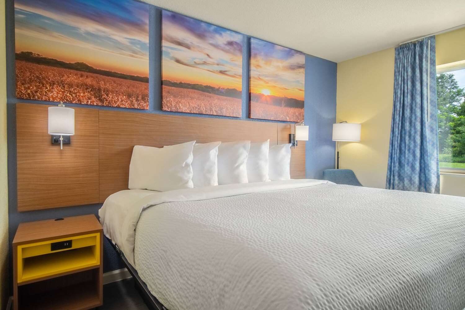 Days Inn by Wyndham Evansdale Waterloo 21/40