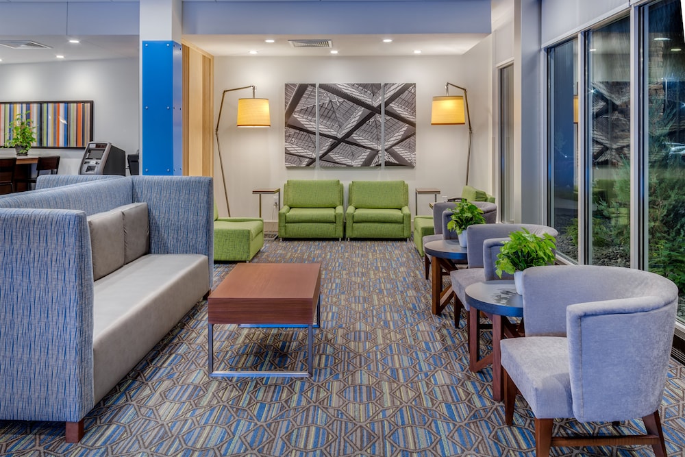 Holiday Inn Express Suites Rice Lake 41/72