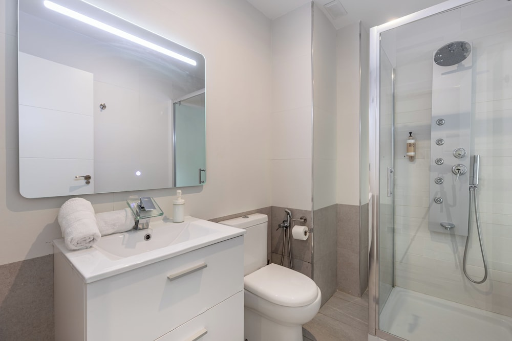 APARTAMENTOS 3000 REALEJO GRANADA CENTRO 38/40