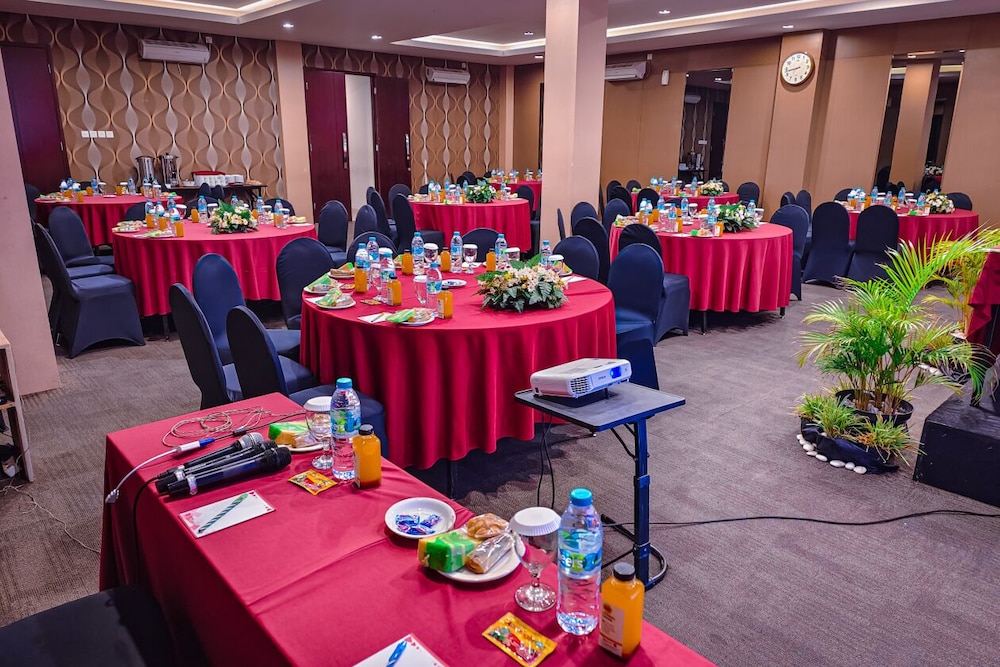 Viva Hotel Kediri by Azana 36/55