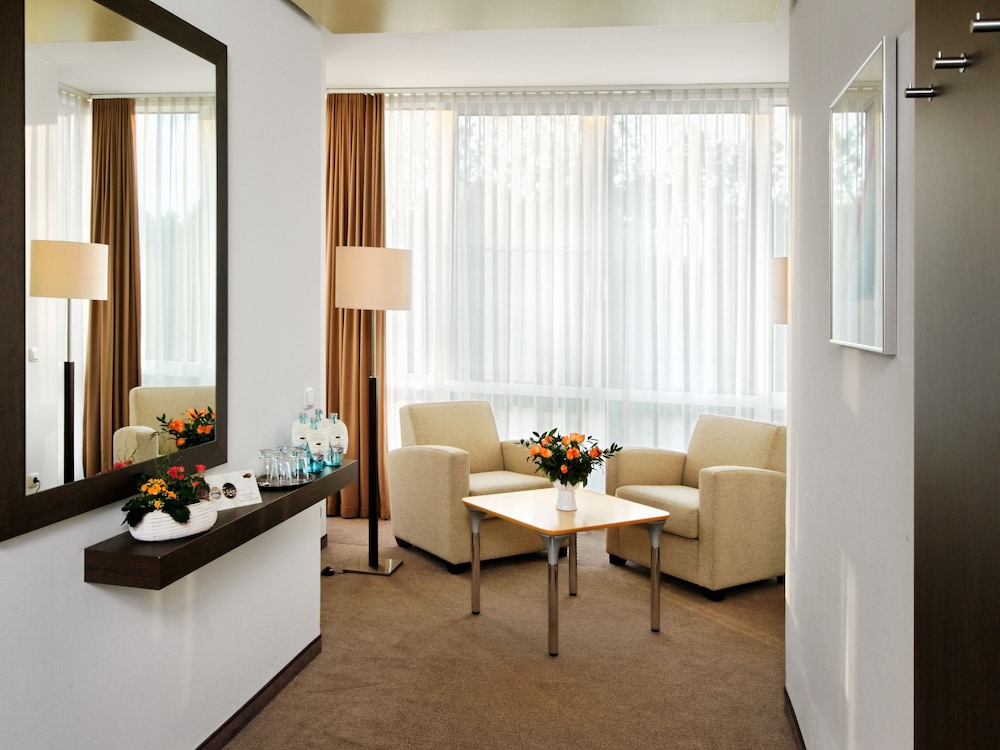 KONGRESSHOTEL POTSDAM AM TEMPLINER SEE 49/66