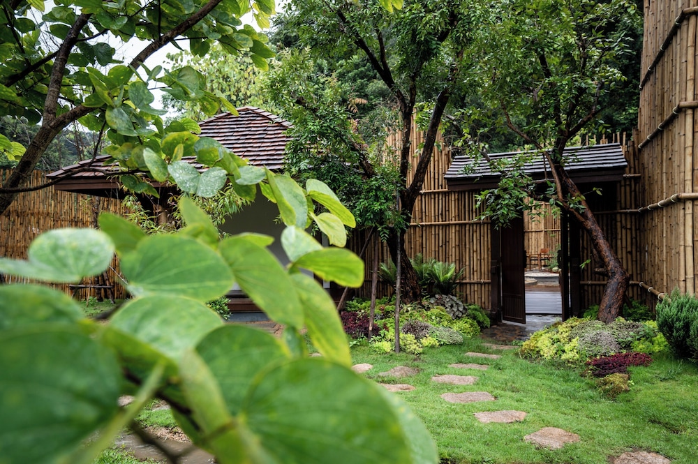 ONSEN @ MONCHAM 63/65