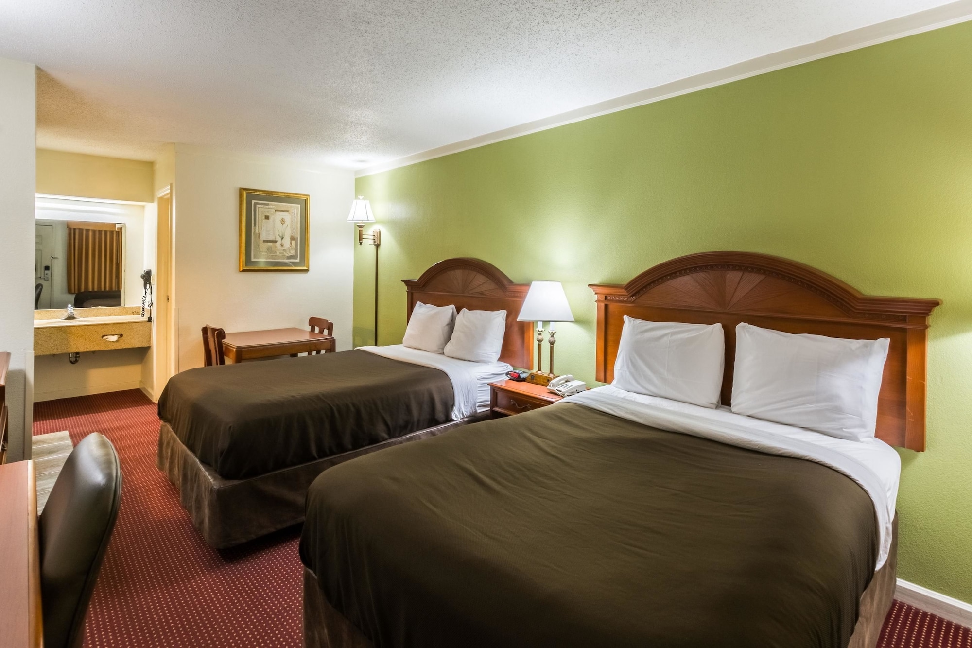 غرفة قياسية بسريرين مزدوجين، Suburban Studios Florence I-95 3/6