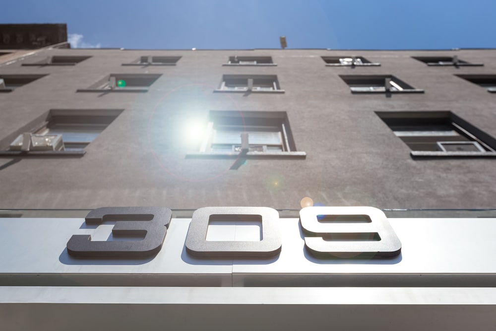 HOTEL 309 44/50