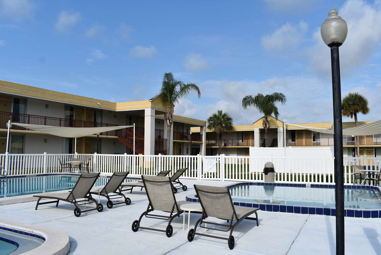 Super 8 by Wyndham Ocala I-75 31/56