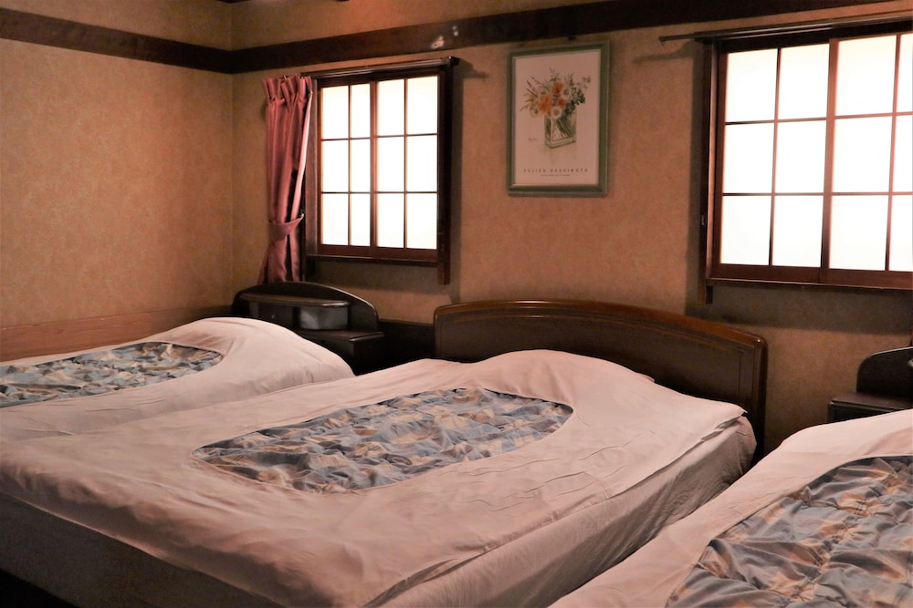 ROOM, TRIPLE