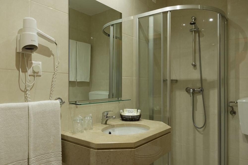 COVA DA IRIA HOTEL 43/45