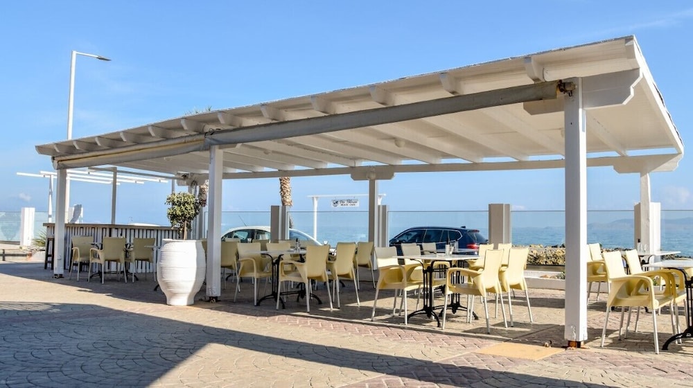 Yria Beach Hotel 45/61
