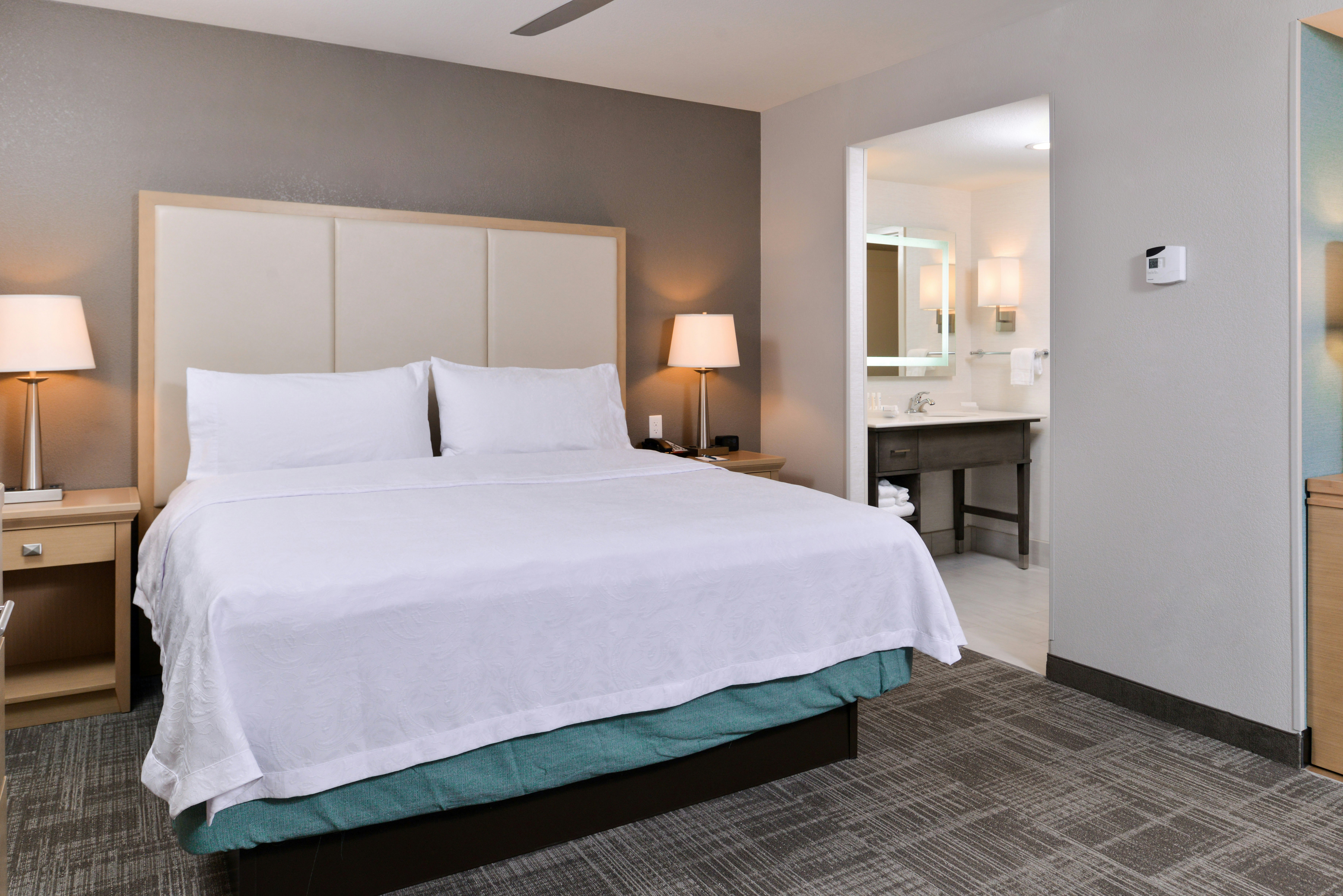 STUDIO, SUITE, KING BED