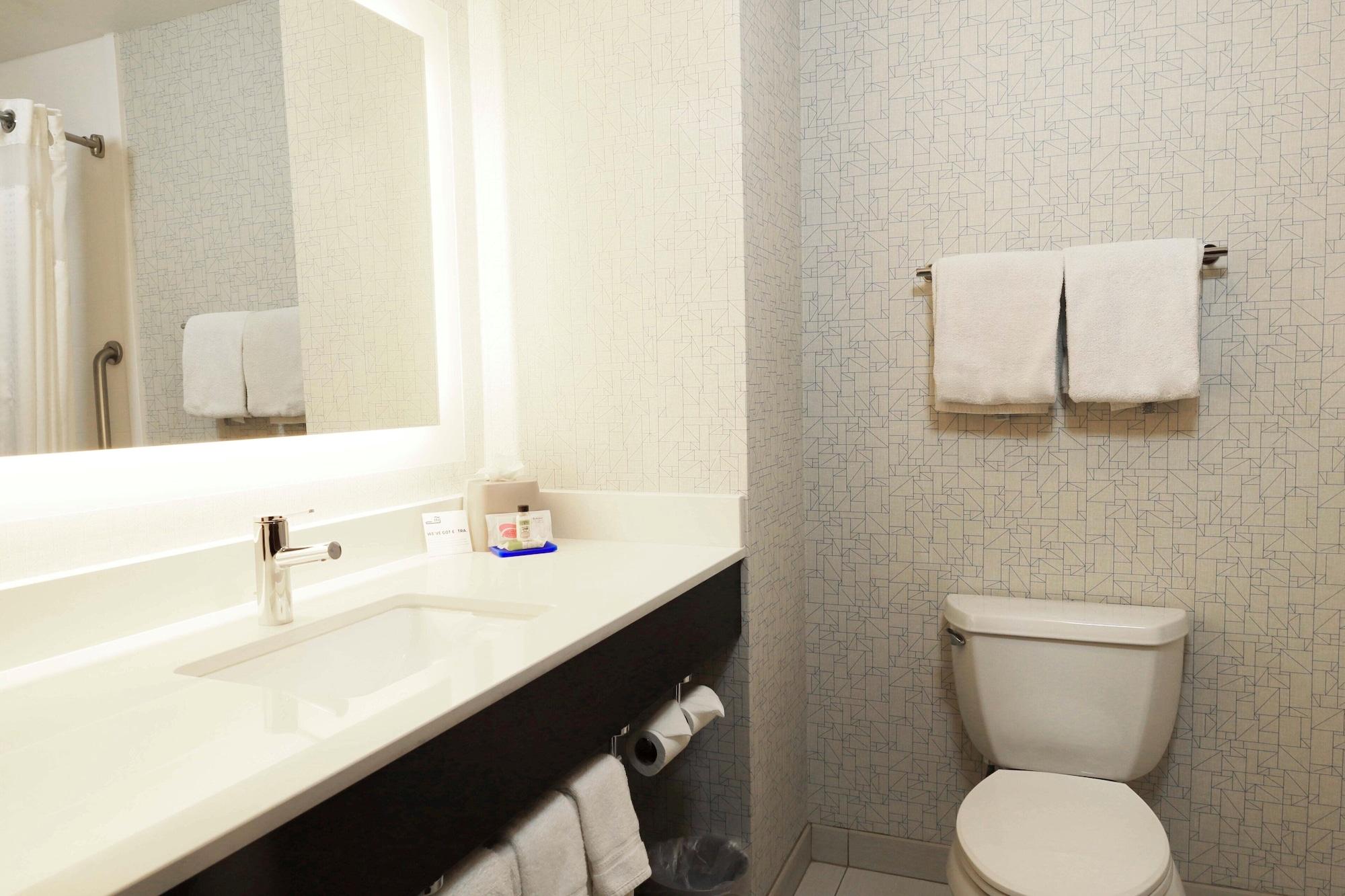 suite, multiple beds