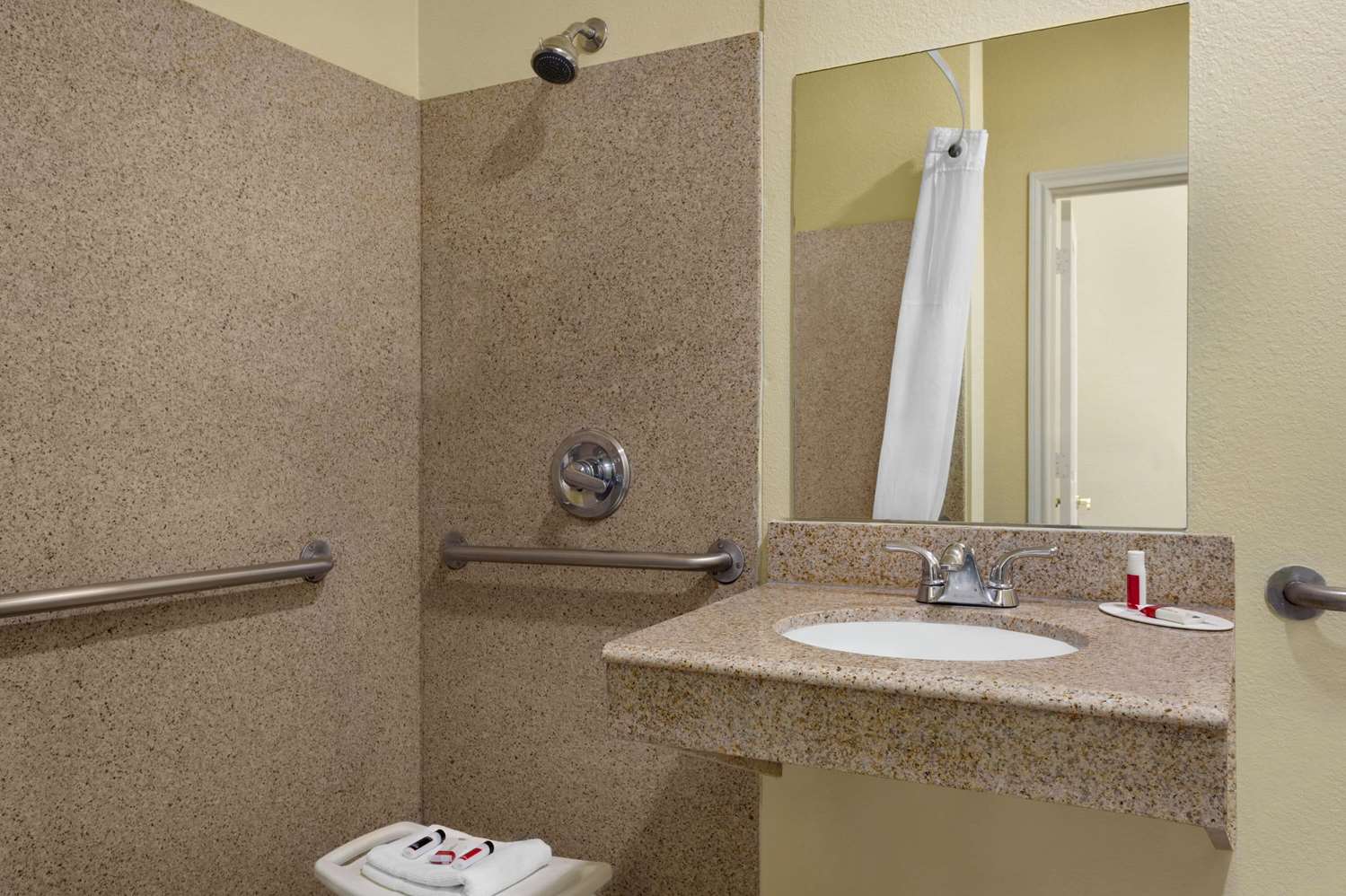Days Inn and Suites by Wyndham Euless DFW Airport South 56/57