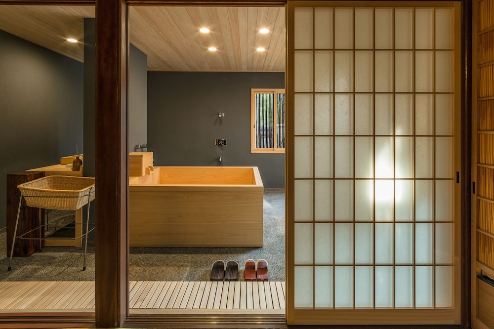 CLASSIC, SUITE, PRIVATE BATHROOM, GROUND FLOOR