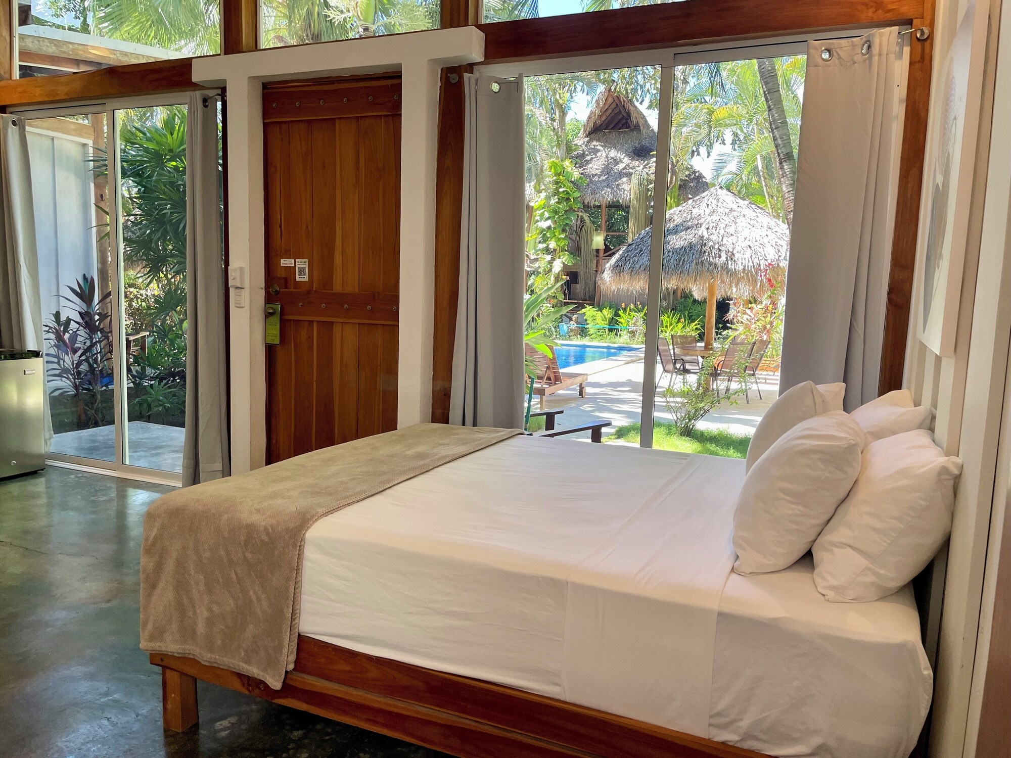 ROOM, QUADRUPLE, POOL VIEW