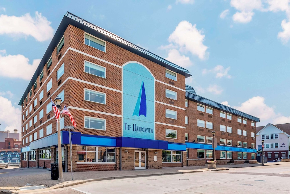The Harborview, Ascend Hotel Collection 8/58