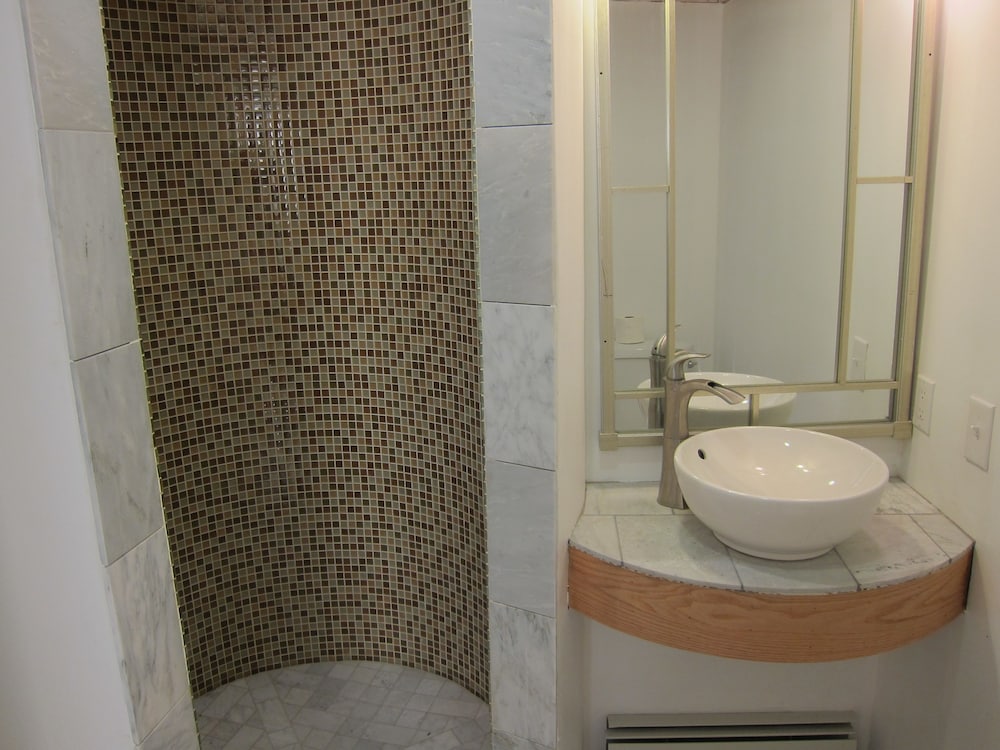 Qupqugiaq Inn 15/61