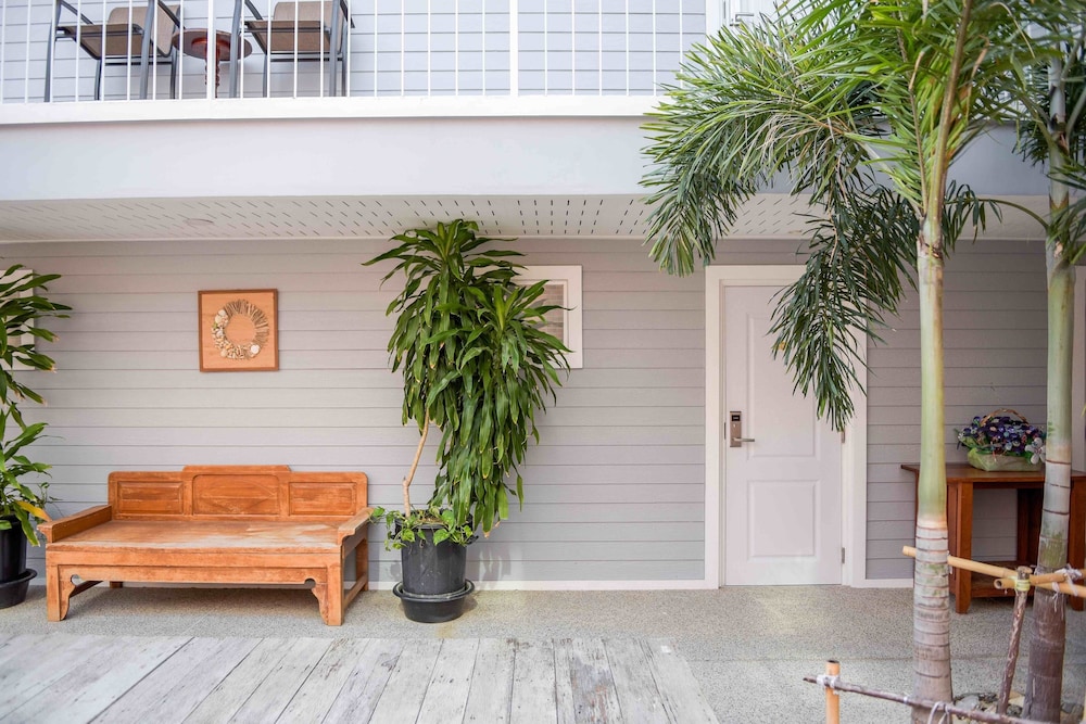 Seaman Resort 7/50