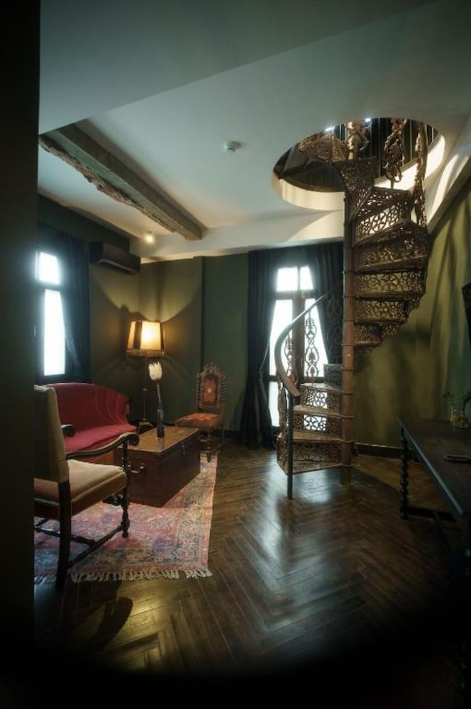 Baan Tuk Din Hotel 40/50