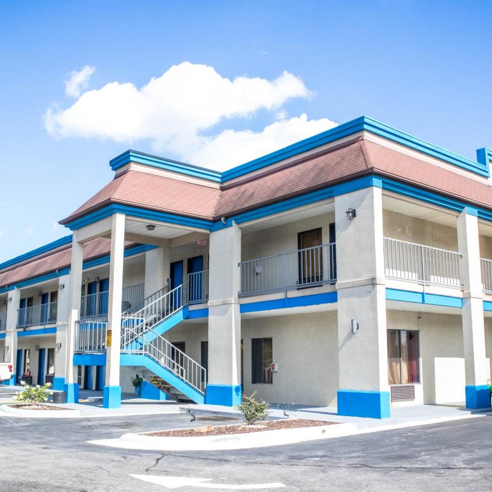 DAYS INN YANCEYVILLE 3/32