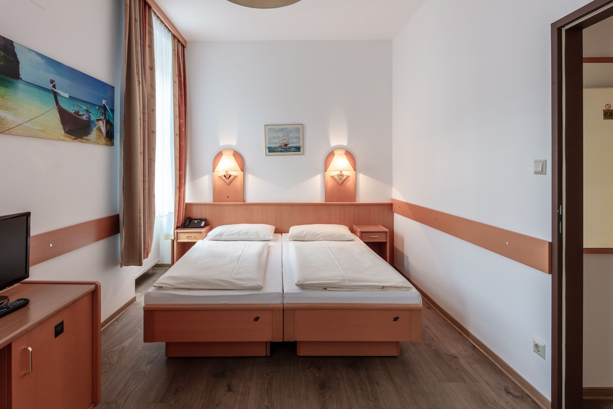 DOUBLE/TWIN ROOM