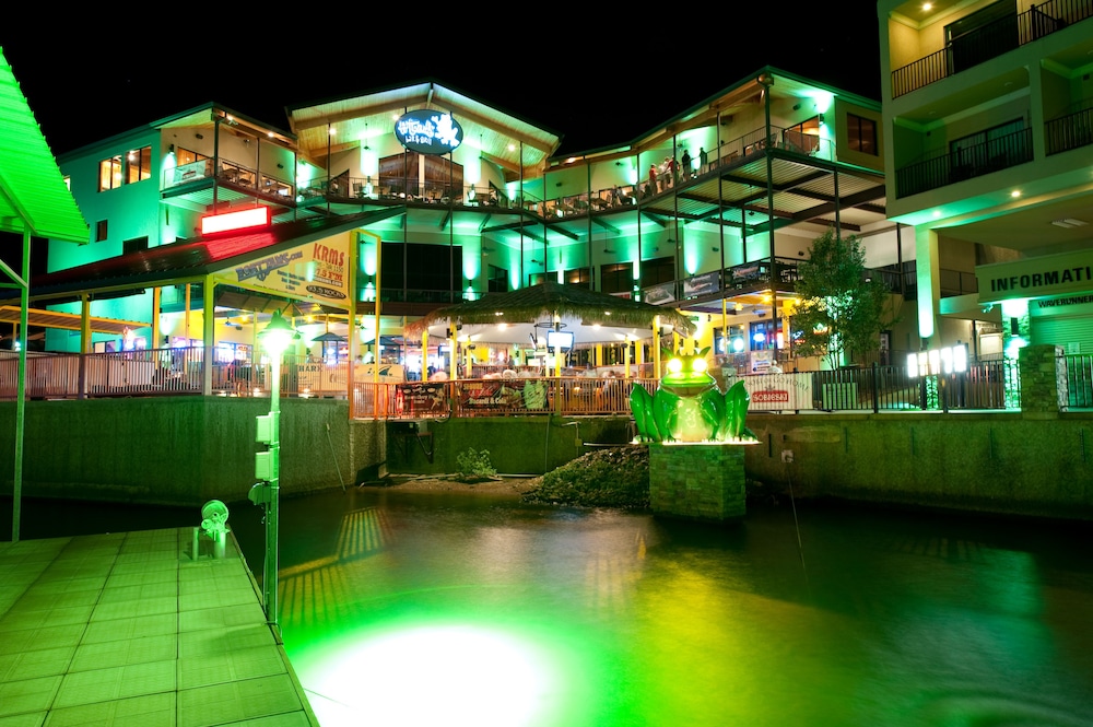 Camden On the Lake Resort Spa Yacht Club 60/68