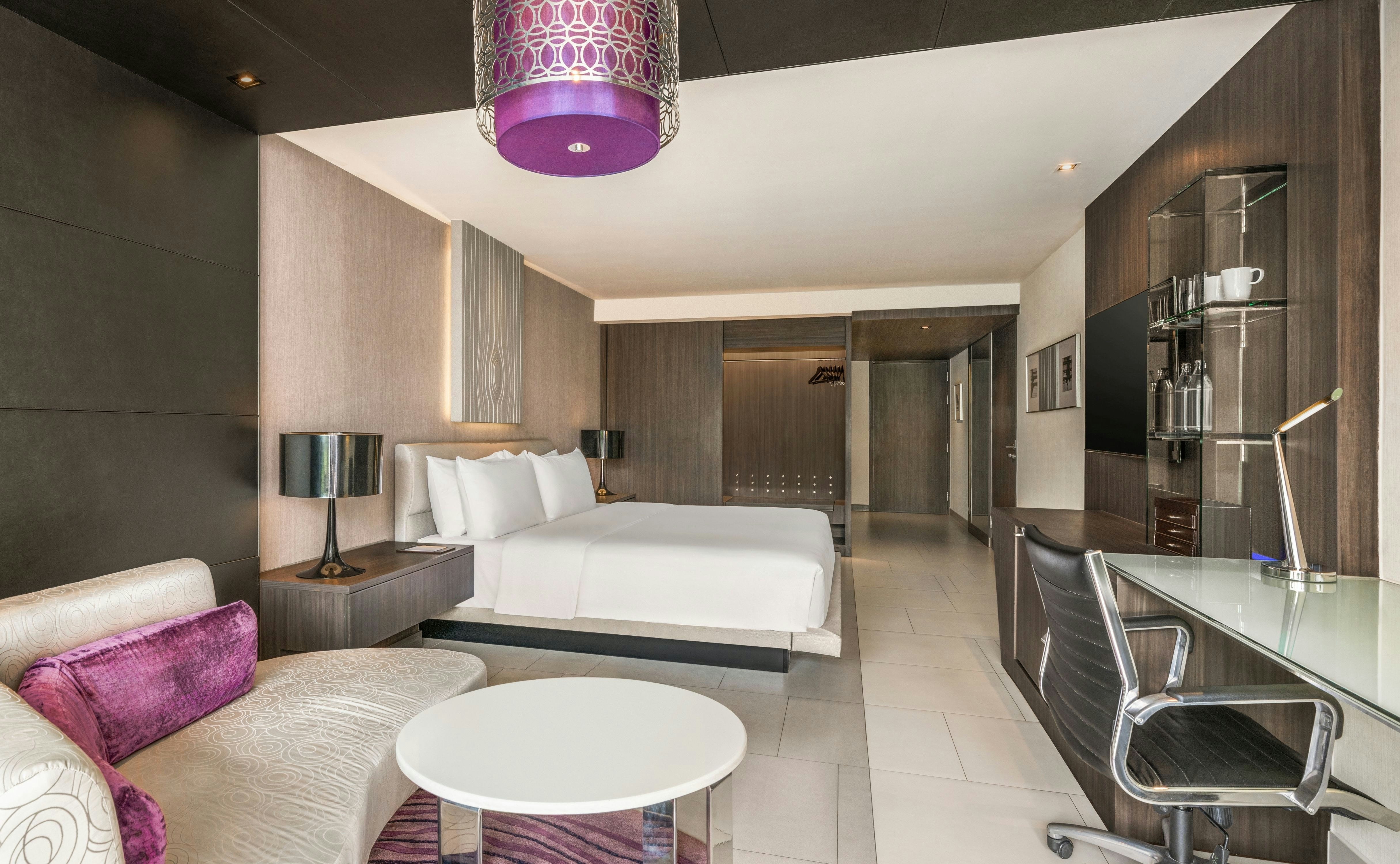 ROOM, KING BED, ACCESSIBLE