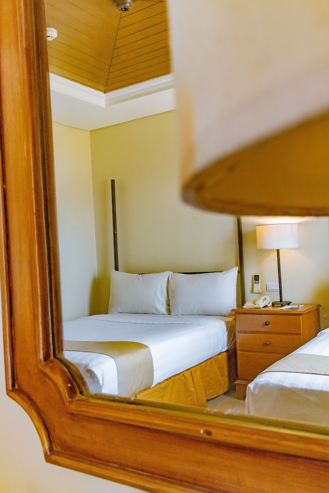 Crown Regency Prince Resort 19/35