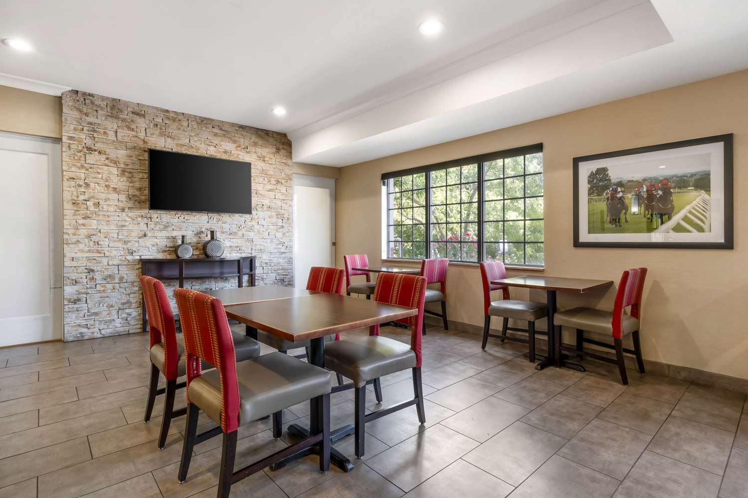 Comfort Suites Elizabethtown 16/19