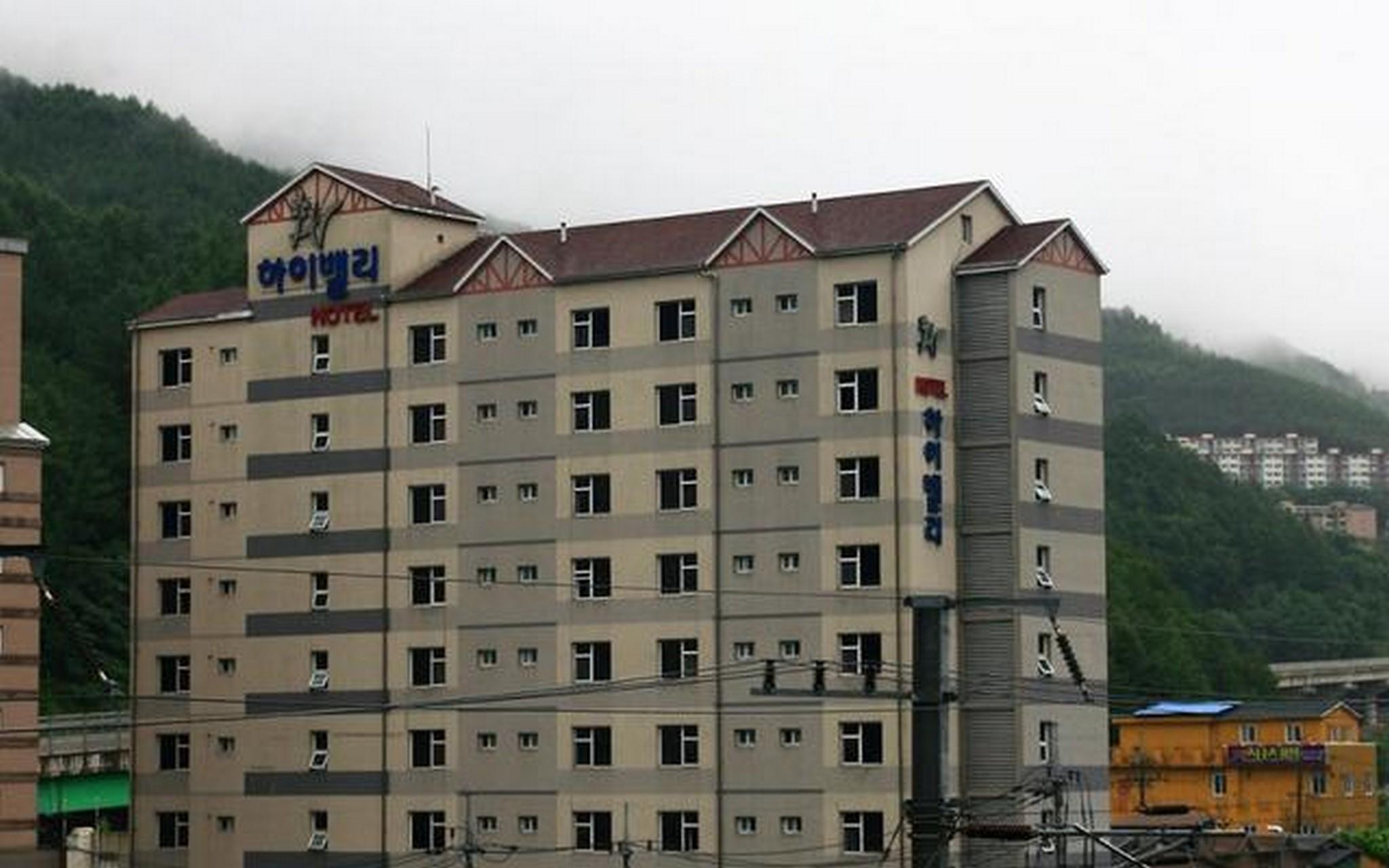 High Valley Hotel 6/24