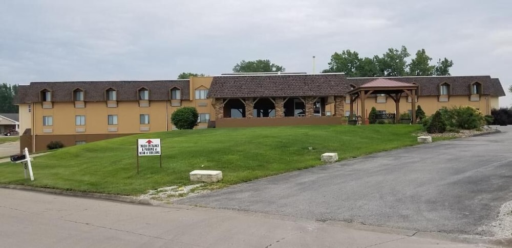 Hometown Inn Suites 4/50