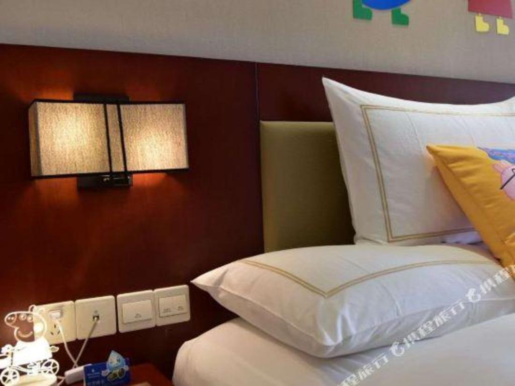 River & Holiday Rezen Hotel DaoZhen 23/40