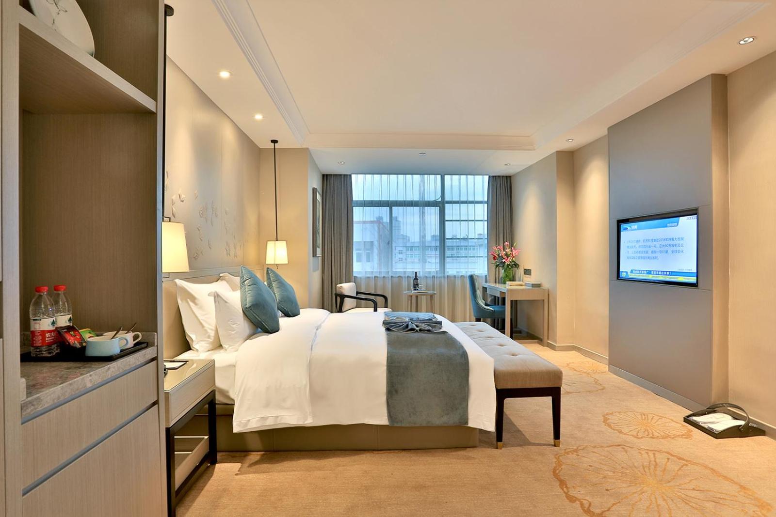 Sunshine, King and Queen Bed