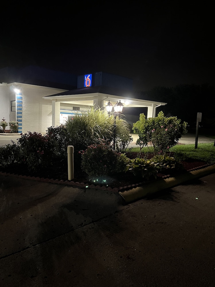 Motel6 Franklin, OH 54/60