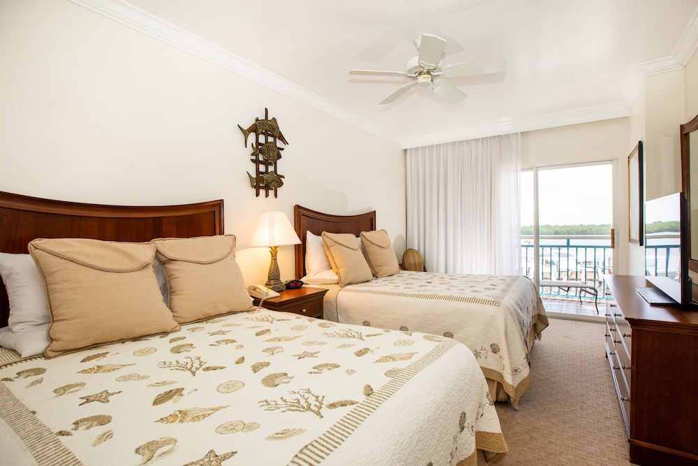 Tween Waters Inn 13/72
