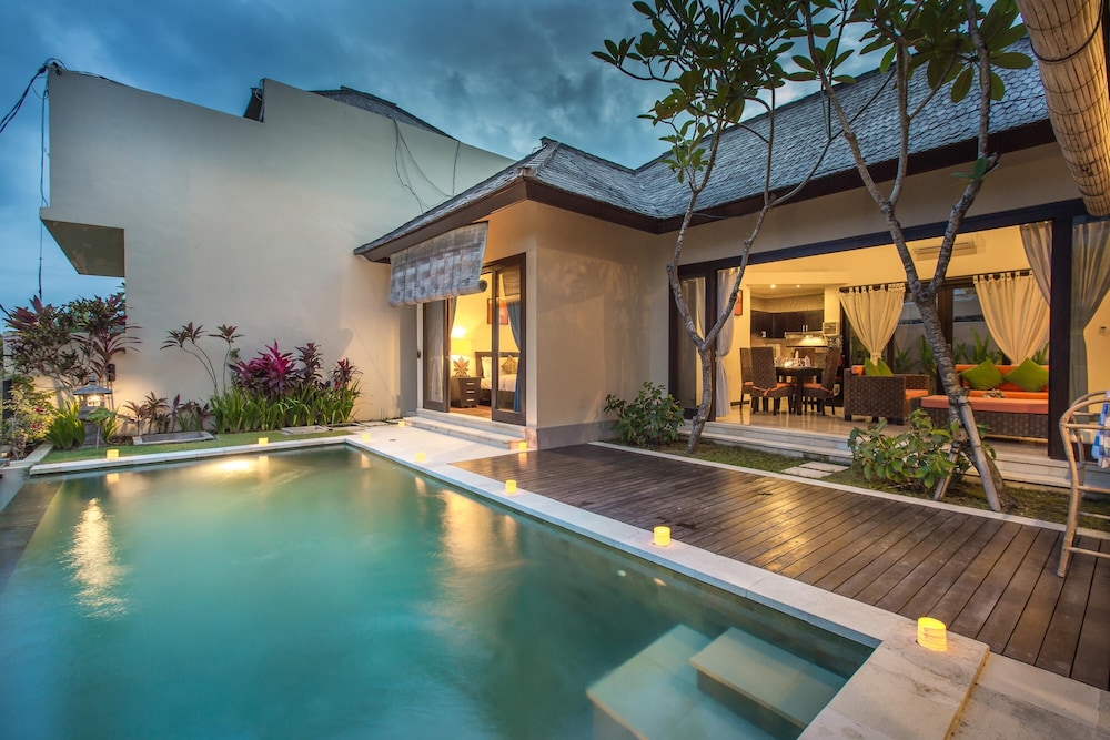 The Reika Villa 9/69