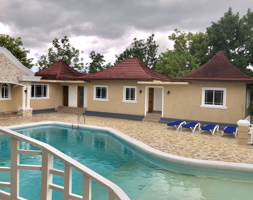 Gold Nugget Hotel 25/29