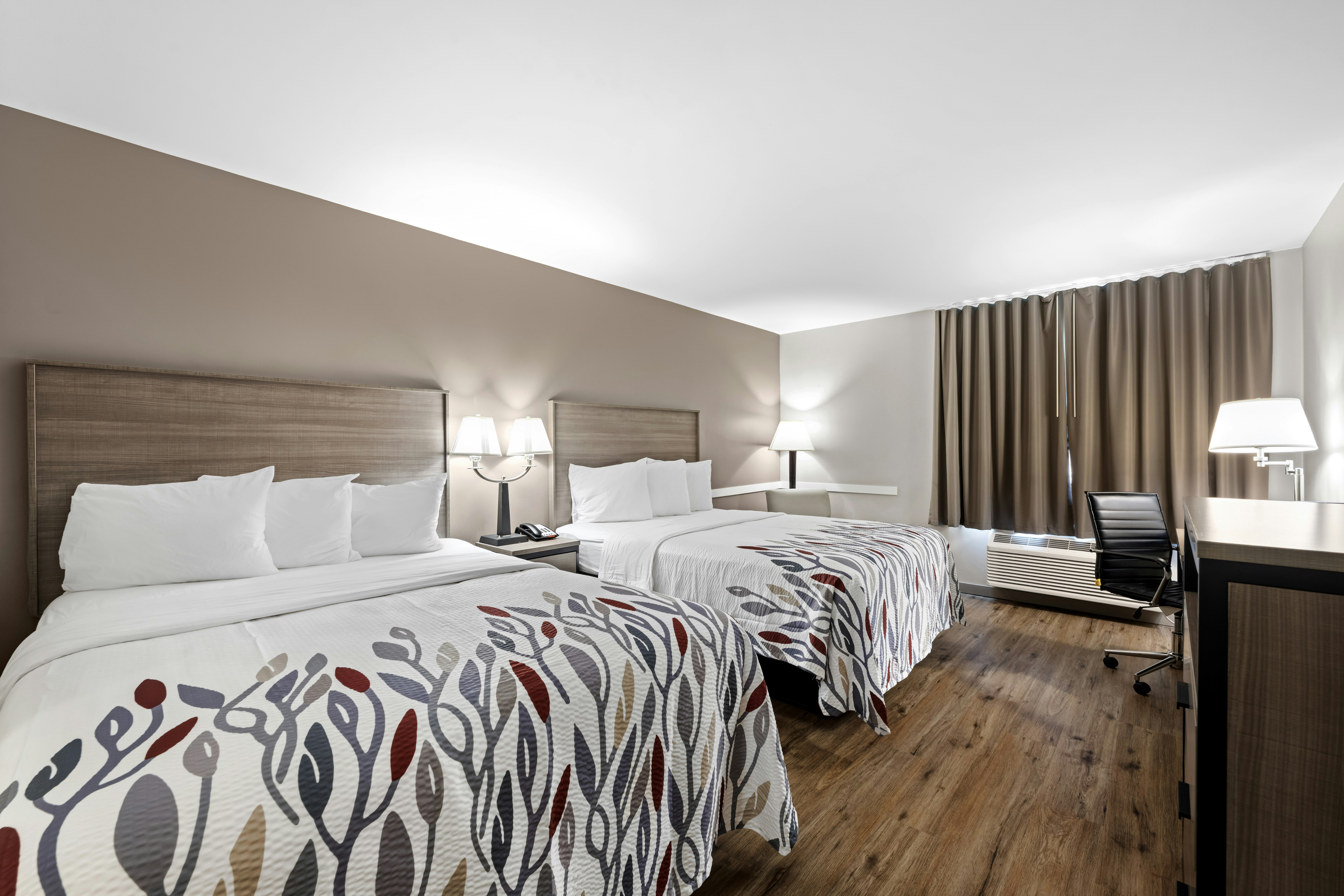 Superior, 2 Queen Beds, Red Roof Inn Gurnee Waukegan 2/8