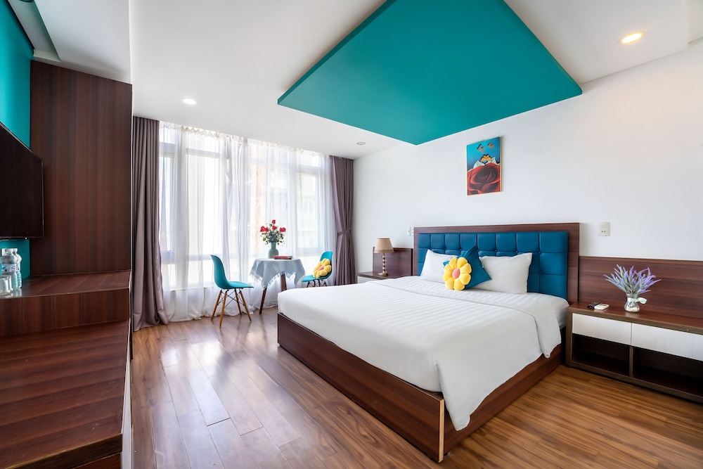 DELUXE, DOUBLE BED