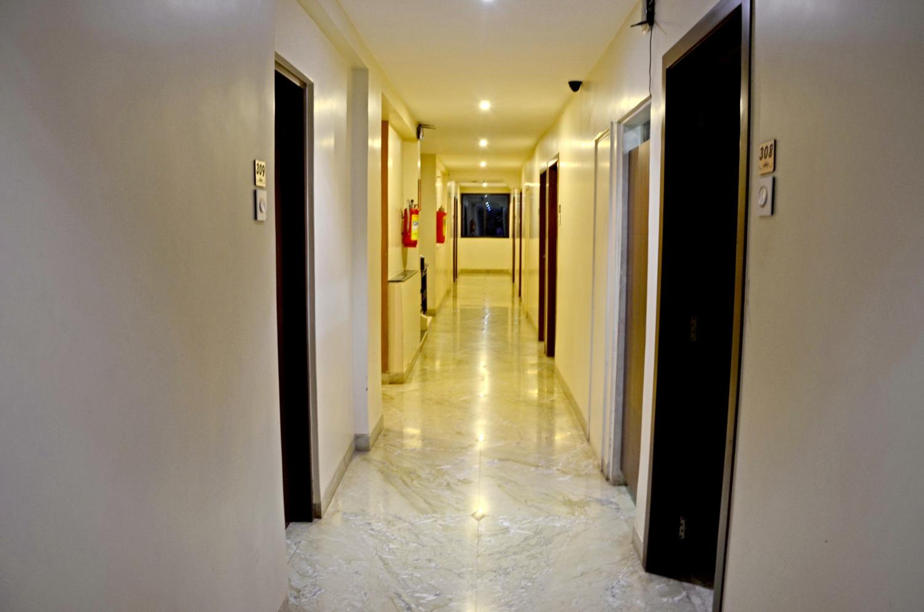 Oyo Rooms Old Pune Bangalore Road Kolhapur 30/45