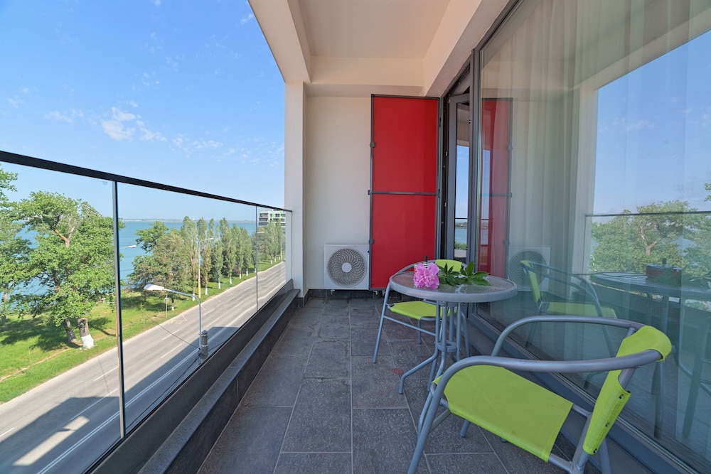 Tomis Garden Aparthotel 3/46