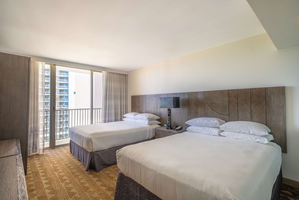 Embassy Suites By Hilton Waikiki Beach Walk 16/42