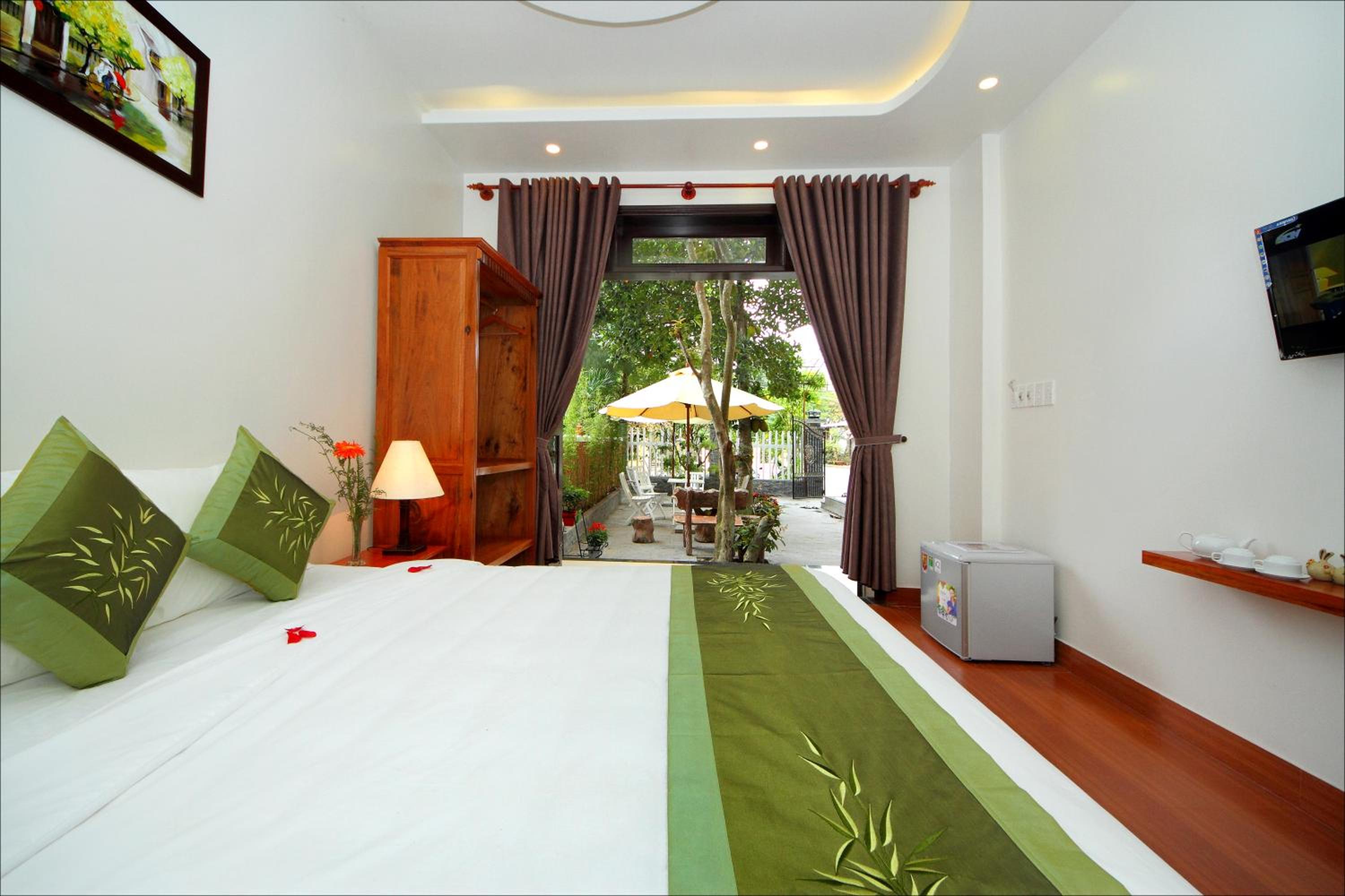 Deluxe, King Bed, Garden View