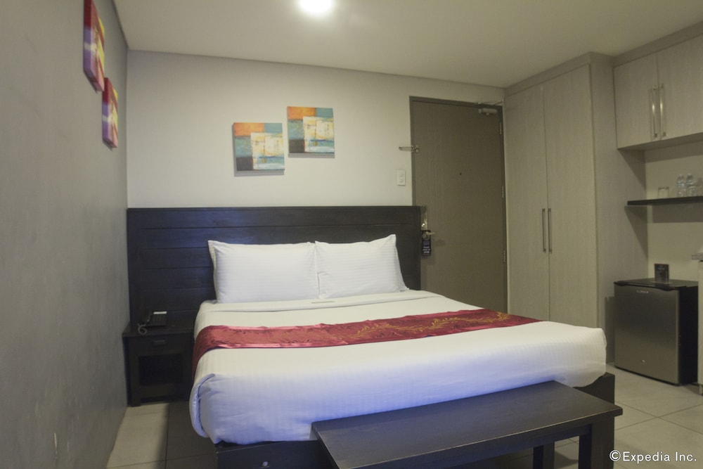 Jade Hotel Suites 18/66