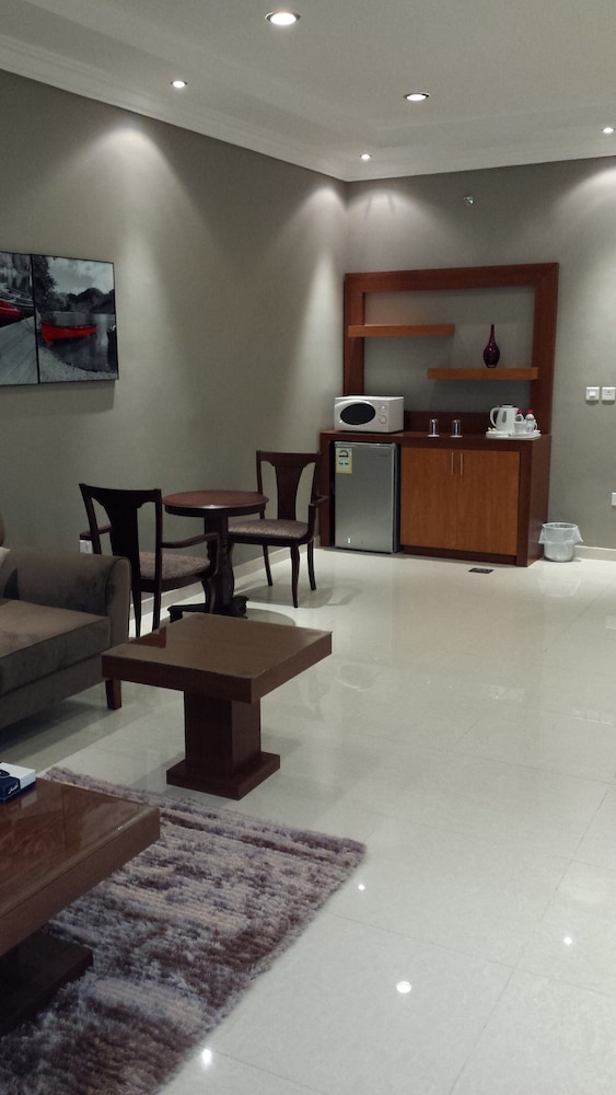 Ashbona Suites 6/41