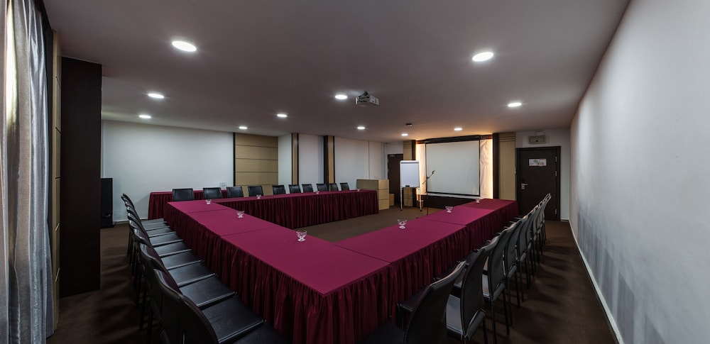Paragon Lutong Hotel 33/38