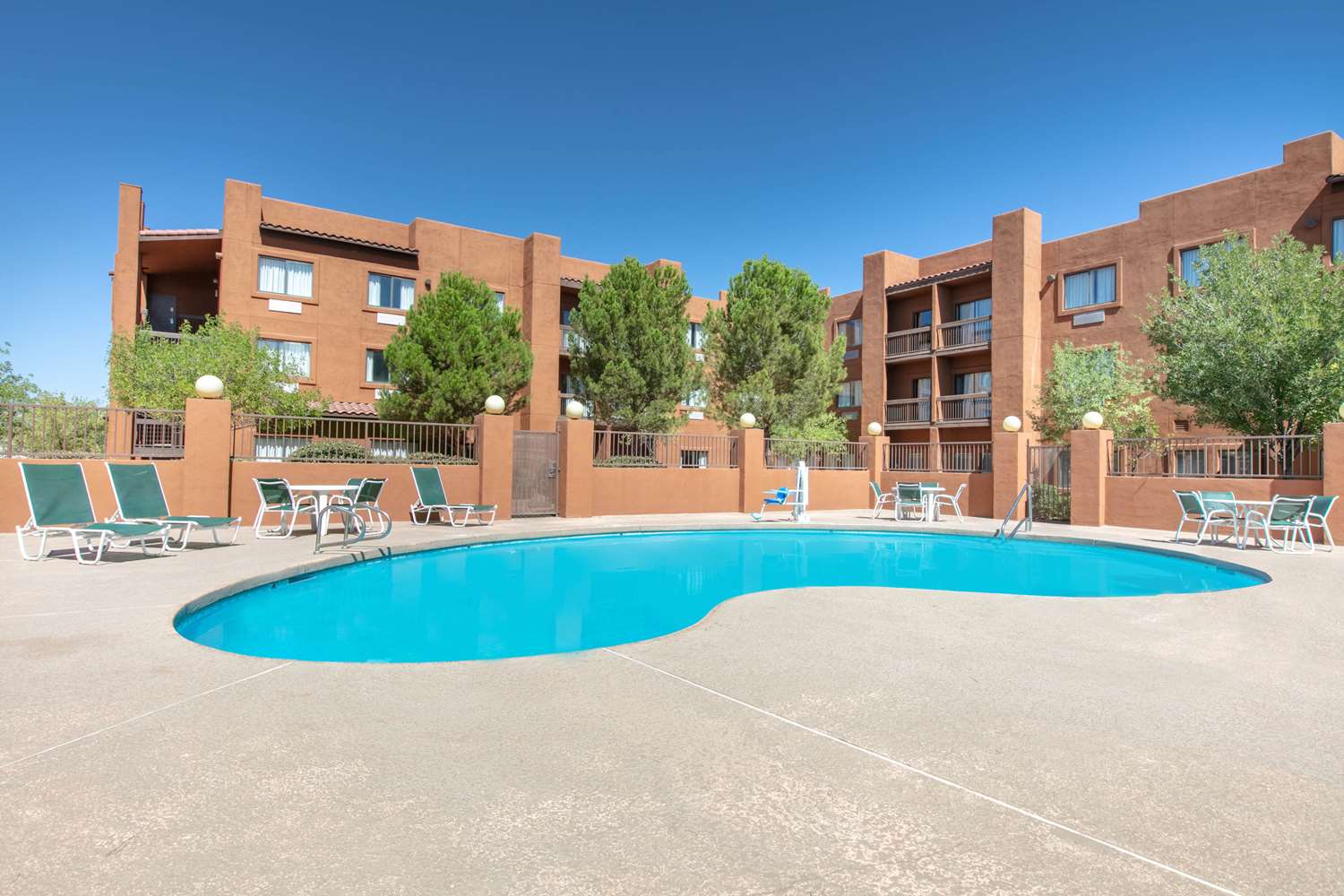 Super 8 By Wyndham Page/Lake Powell 34/40