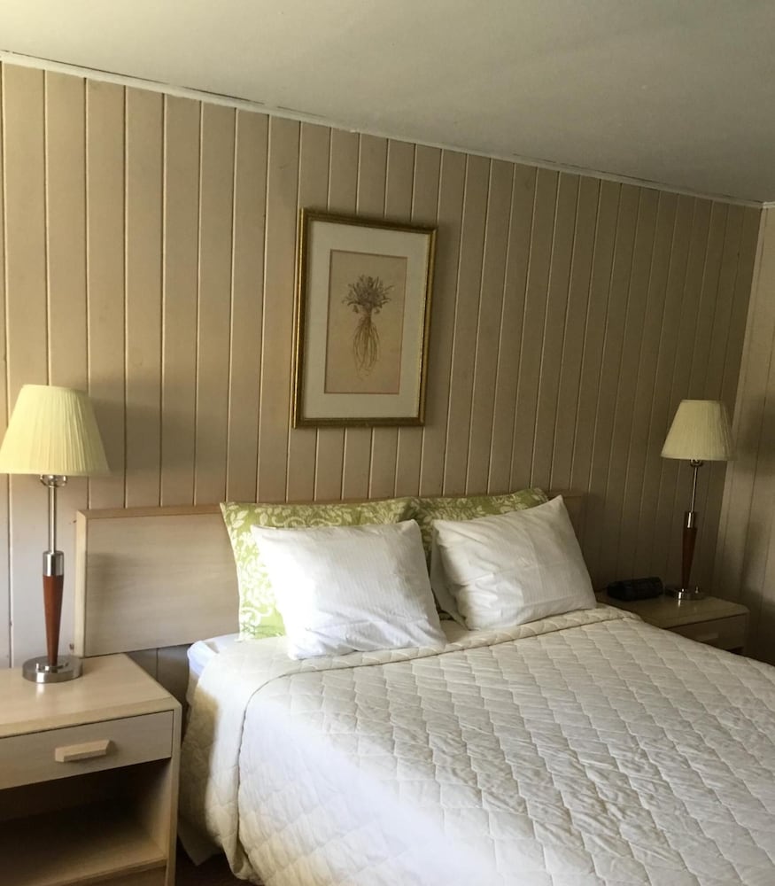 Gorham Motor Inn 13/58
