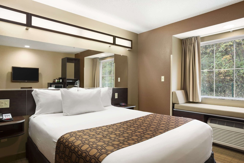 Room, Queen Bed, Accessible