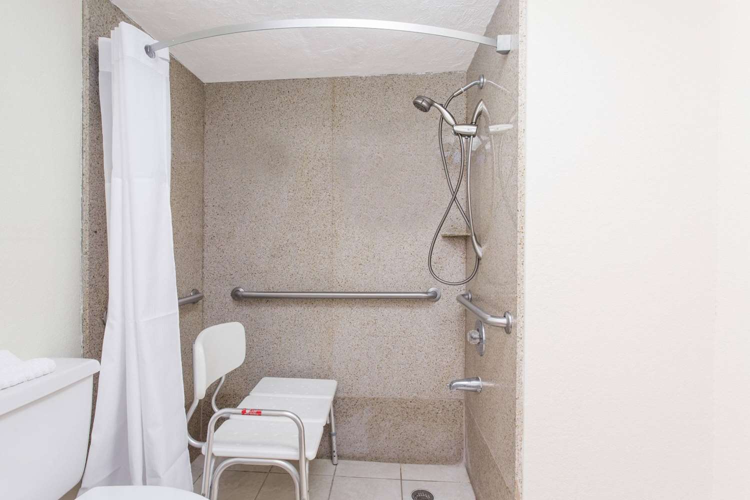 Days Inn by Wyndham Fort Myers 30/31