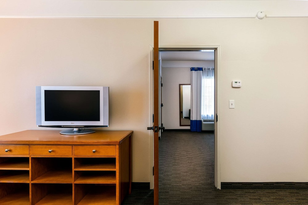 Spark by Hilton Savannah Airport 40/46
