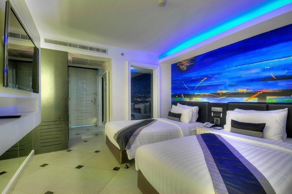 Skye Hotel Bangkok 12/58